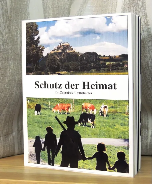 Buch „Schutz der Heimat“ von Dr. Zakrajsek / Dettelbacher: Cover mit Burg auf einem Hügel, darunter Mann mit Gewehr und Kinder vor Kühen auf einer Weide